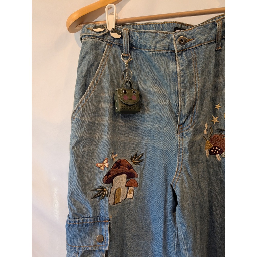 Hot Topic Frog Mushroom Embroidered Wide Leg Cargo Jean Light Wash LG NWT - Picture 2 of 6